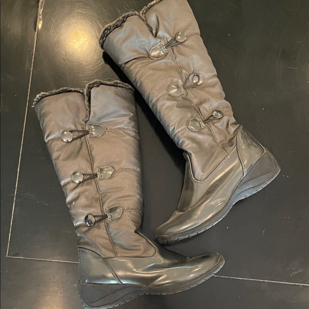 Khombu Women's Gray Winter Boots